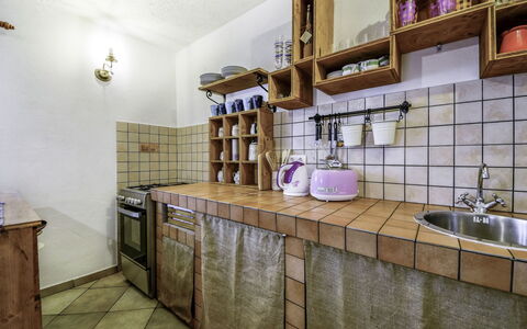 Marijana: Camera, Proprietà, Interior Design, Piastrella, Mensola, Cucina, Controsoffitto, Costruzione, Mobilia, Parete