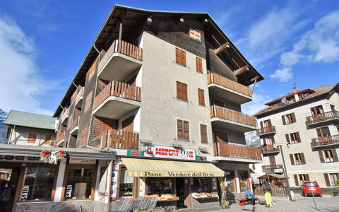 San Anton: Nube, Cielo, Costruzione, Finestra, Urban Design, Condominio, Casa, Quartiere, Zona Residenziale
