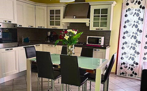 Ai Cuori: Mobilia, Interior Design, Pavimentazione, Pavimento, Sedia, Tavolo, Cucina & Sala Da Pranzo Tavolo, Illuminazione, Camera, Cucina