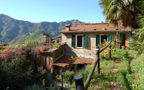 Emilia: Proprietà, Casa, Paesino Di Montagna, Casa, Costruzione, Area Rurale, Villaggio, Immobiliare, Hill Station, Tetto