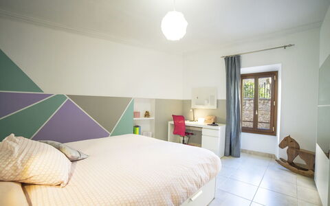Son Trobat: Camera Da Letto, Camera, Mobilia, Proprietà, Letto, Interior Design, Telaio Del Letto, Pavimento, Soffitto, Lenzuolo