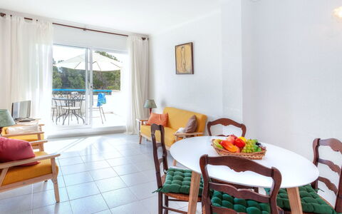 Residencial Magda Park: Camera, Mobilia, Proprietà, Interior Design, Costruzione, Soggiorno, Giallo, Casa, Tavolo, Pavimento