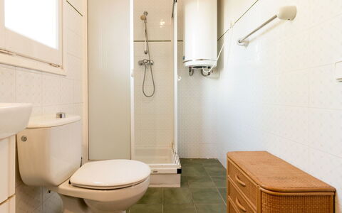 El Dorado Playa - Villa Degas: Proprietà, Idraulico Fixture, Toilet Seat, Bagno, Gabinetto, Viola, Interior Design, Pavimento, Pavimentazione