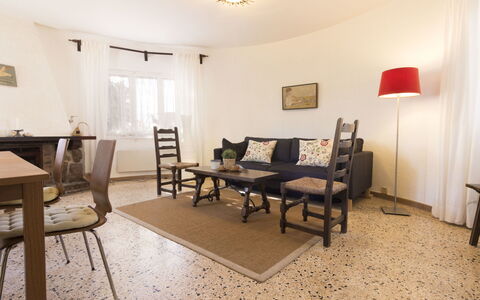 El Dorado Playa - Villa Degas: Mobilia, Tavolo, Sedia, Legna, Illuminazione, Comfort, Lampada, Pavimentazione, Sala, Soggiorno