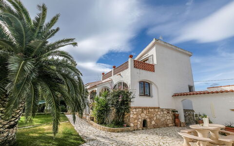 Reny: Proprietà, Cielo, Casa, Albero, Costruzione, Palma, Cittadina, Immobiliare, Architettura, Casa