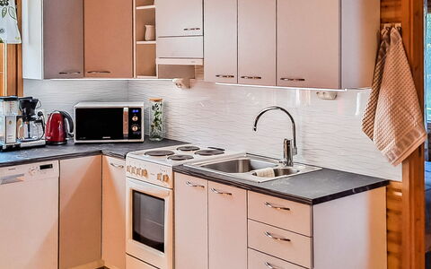 Kesäranta: Elettrodomestico Da Cucina, Cucina, Controsoffitto, Cabinetry, Apparecchio Major, Lavandino Della Cucina, Elettrodomestico, Legna, Mobilia, Interior Design