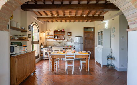 Villa Alba: Proprietà, Costruzione, Camera, Soffitto, Mobilia, Pavimento, Casa, Fascio, Interior Design, Arco