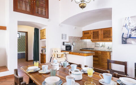 Villa Jacaranda V3: Proprietà, Camera, Costruzione, Interior Design, Mobilia, Soffitto, Sala Da Pranzo, Tavolo, Casa, Immobiliare