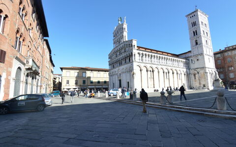 San Michele: Città, Punto Di Riferimento, Cittadina, Costruzione, La Piazza Cittadina, Insediamento Umano, Spazio Pubblico, Architettura, Plaza, Strada