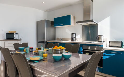 Roch Maria: Camera, Proprietà, Mobilia, Interior Design, Turchese, Cucina, Costruzione, Controsoffitto, Sala Da Pranzo, Casa