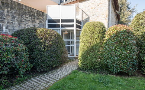 Océania Ii: Proprietà, Arbusto, Hedge, Erba, Albero, Immobiliare, Prato, Pianta, Woody Impianto, Casa