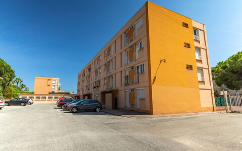 Les Ilaires: Cielo, Costruzione, Proprietà, Finestra, Auto, Architettura, Urban Design, Condominio, Casa, Quartiere