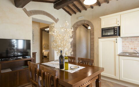 Giglio: Controsoffitto, Proprietà, Camera, Mobilia, Interior Design, Costruzione, Soffitto, Cabinetry, Cucina, Pavimento