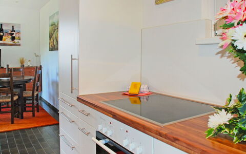 San Nazzaro 25: Camera, Proprietà, Mobilia, Immobiliare, Casa, Cucina, Costruzione, Controsoffitto, Interior Design, Tavolo