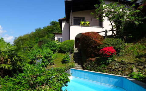 San Nazzaro 25: Proprietà, Casa, Piscina, Immobiliare, Costruzione, Casa, Botanica, Cortile, Ricorrere, Architettura