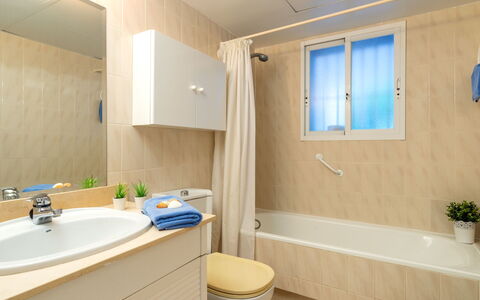 Mirador Ii: Bagno, Proprietà, Camera, Interior Design, Costruzione, Parete, Architettura, Soffitto, Immobiliare, Idraulico Fixture