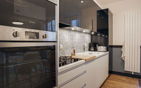 Dinard 189: Rubinetto, Cabinetry, Controsoffitto, Lavello, Cucina Stufa, Costruzione, Cucina, Elettrodomestico Da Cucina, Elettrodomestico, Idraulico Fixture