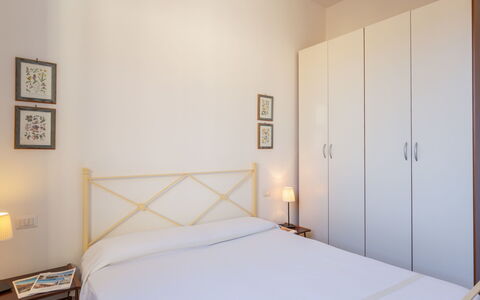 Anita: Camera Da Letto, Camera, Letto, Proprietà, Mobilia, Lenzuolo, Telaio Del Letto, Interior Design, Materasso, Bedding