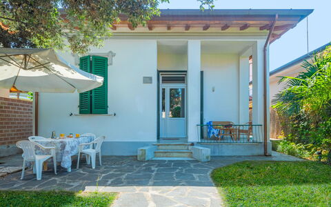 Anita: Proprietà, Casa, Casa, Costruzione, Immobiliare, Zona Residenziale, Architettura, Cortile, Villetta, Camera