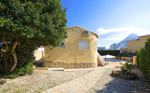 Nina Rose: Proprietà, Casa, Cittadina, Cielo, Parete, Costruzione, Architettura, Immobiliare, Albero, Casa