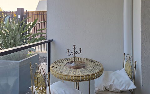 Fréjus 853: Mobilia, Balcone, Sedia, Bicchiere, Shade, Pianta Della Casa, Mobili Da Esterno, Tavolino Da Caffè, Recinzione, Illuminazione Diurna