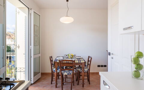 Marina Pietrasanta 255: Camera, Proprietà, Sala Da Pranzo, Interior Design, Mobilia, Pavimento, Soffitto, Costruzione, Giallo, Casa