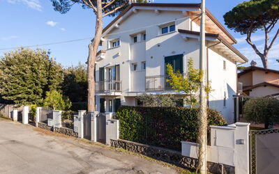 Marina Pietrasanta 255: Cielo, Pianta, Costruzione, Proprietà, Finestra, Albero, Architettura, Casa, Lotto, Urban Design