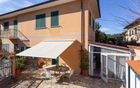 Stella Marina: Pianta, Cielo, Costruzione, Proprietà, Finestra, Vaso Di Fiori, Nube, Shade, Albero, Casa
