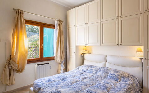 Stella Marina: Camera Da Letto, Mobilia, Letto, Camera, Proprietà, Lenzuolo, Bedding, Interior Design, Telaio Del Letto, Materasso