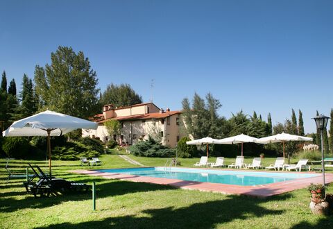 Agriturismo Girasole: Piscina, Ricorrere, Proprietà, Tempo Libero, Shade, Centro Ricreativo, Immobiliare, Costruzione, Estate, Casa