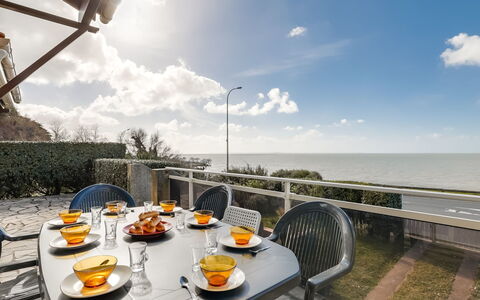 La Grande Côte: Cielo, Pasto, Vacanza, Prima Colazione, Nube, Ristorante, Pranzo, Immobiliare, Oceano, Brunch