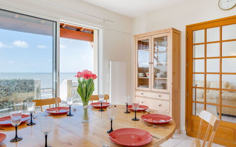 La Grande Côte: Camera, Proprietà, Interior Design, Costruzione, Mobilia, Soggiorno, Casa, Tavolo, Tavolino Da Caffè, Suite