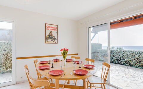 La Grande Côte: Camera, Proprietà, Mobilia, Interior Design, Tavolo, Costruzione, Casa, Soggiorno, Sala Da Pranzo, Immobiliare