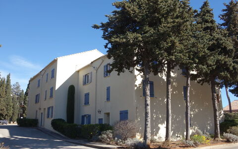Le Clos des Lavandes: Pianta, Cielo, Costruzione, Proprietà, Finestra, Albero, Architettura, Quartiere, Manto Stradale, Zona Residenziale