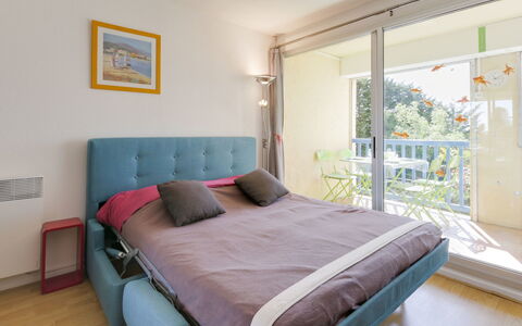 Le Clos des Lavandes: Camera Da Letto, Letto, Mobilia, Camera, Proprietà, Lenzuolo, Bedding, Telaio Del Letto, Materasso, Interior Design
