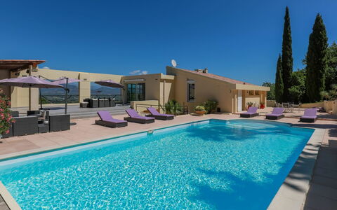 Les Toscanes: Acqua, Cielo, Pianta, Costruzione, Proprietà, Piscina, Blu, Azzurro, Shade, Casa