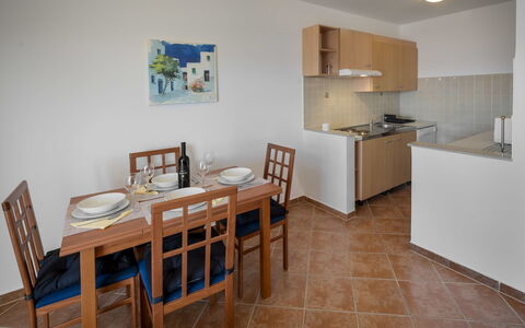Novi Vinodolski Klenovica 102: Camera, Proprietà, Mobilia, Pavimento, Costruzione, Interior Design, Casa, Tavolo, Sala Da Pranzo, Immobiliare