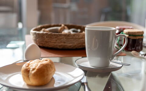 Kegelrobbe: Cibo, Tavola, Tavolo, Dishware, Tazza Di Caffè, Tazza, Ingrediente, Piatto, Piattino, Serveware