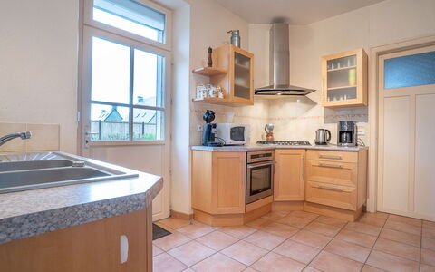 Ker Maria: Cabinetry, Controsoffitto, Lavandino Della Cucina, Lavello, Cucina, Cucina Stufa, Elettrodomestico Da Cucina, Legna, Finestra, Interior Design