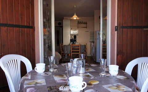 Le Méditerranée: Tavolo, Tavola, Mobilia, Proprietà, Sedia, Dishware, Costruzione, Tovaglia, Interior Design, Cucina & Sala Da Pranzo Tavolo