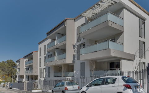 79 Bay: Auto, Cielo, Ruota, Costruzione, Veicolo, Proprietà, Casa