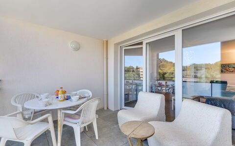 79 Bay: Camera, Proprietà, Mobilia, Interior Design, Costruzione, Immobiliare, Tavolo, Casa, Pavimento, Sala Da Pranzo