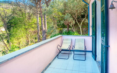Olivi Del Mesco - Levanto: Proprietà, Immobiliare, Casa, Albero, Architettura, Camera, Casa, Costruzione, Zona Residenziale, Balcone