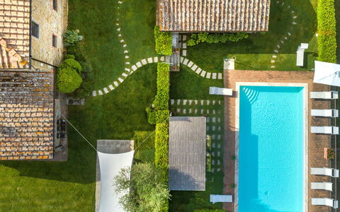 Borgo Gerlino: Verde, Erba, Albero, Camera, Architettura, Pianta, Casa, Urban Design, Backyard, Casa