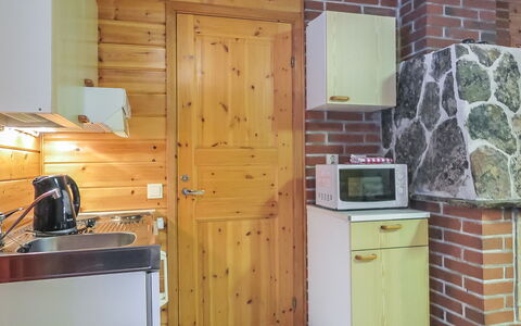Lemmenliekki 2: Controsoffitto, Elettrodomestico Da Cucina, Cucina, Legna, Apparecchio Major, Pavimentazione, Interior Design, Cabinetry, Mobilia, Camera