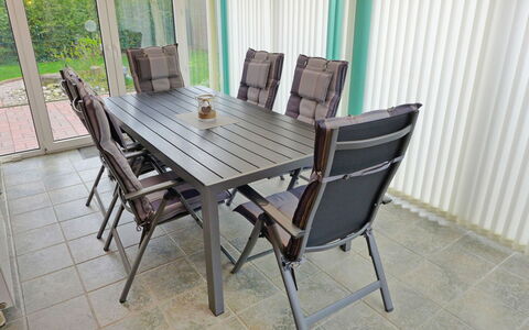 Reuse: Mobilia, Sedia, Tavolo, Camera, Proprietà, Tavolo Esterno, Sedia Pieghevole, Sala Da Pranzo, Pavimento, Interior Design