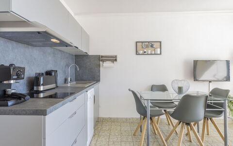 Canigó: Camera, Proprietà, Mobilia, Interior Design, Costruzione, Casa, Cucina, Immobiliare, Pavimento, Architettura