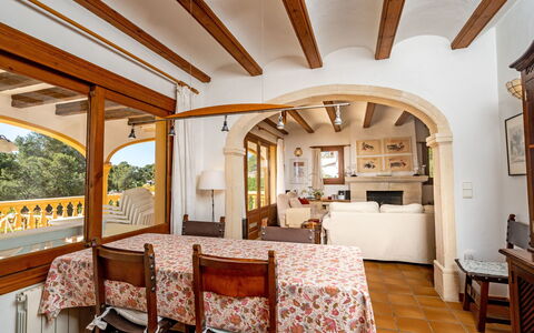 Villa Casablanca: Proprietà, Camera, Costruzione, Soffitto, Mobilia, Fascio, Interior Design, Immobiliare, Casa, Casa
