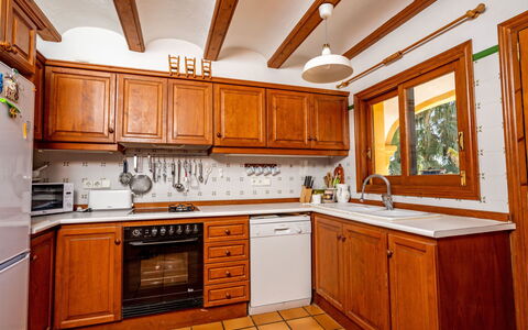 Villa Casablanca: Controsoffitto, Cabinetry, Camera, Proprietà, Mobilia, Cucina, Costruzione, Interior Design, Casa, Casa