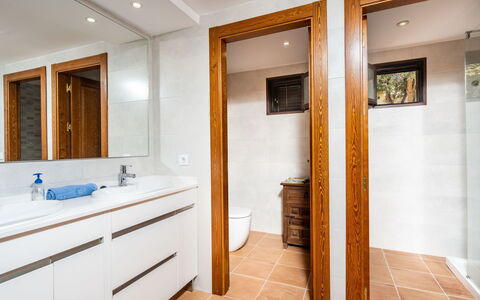 Villa Casablanca: Camera, Proprietà, Bagno, Interior Design, Costruzione, Soffitto, Mobilia, Immobiliare, Pavimento, Casa